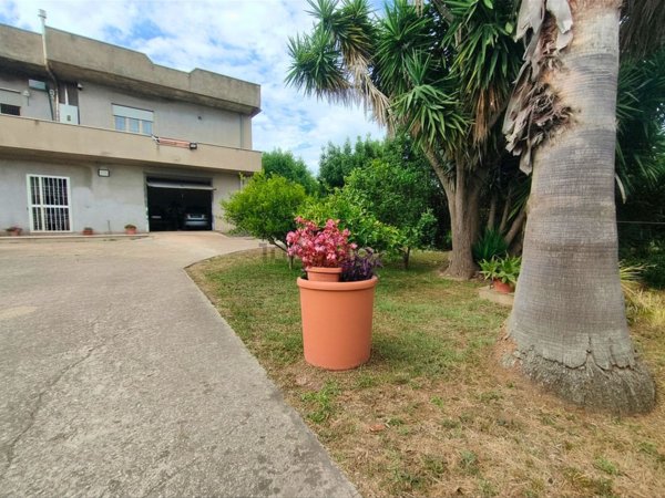 appartamento in vendita a Pomezia in zona Castagnetta