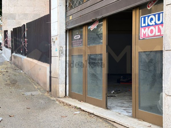 negozio in vendita a Pomezia