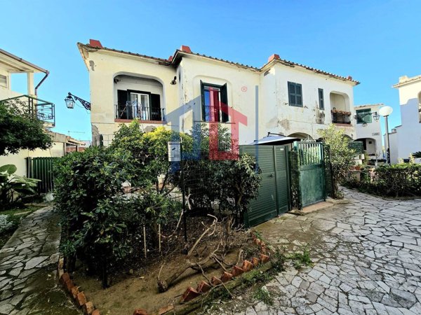 appartamento in vendita a Pomezia in zona Torvaianica