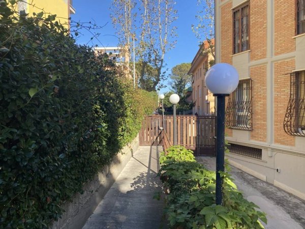 appartamento in vendita a Pomezia in zona Castagnetta