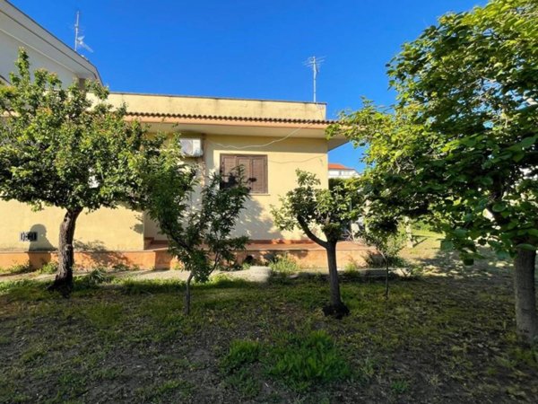 casa indipendente in vendita a Pomezia in zona Campo Selva