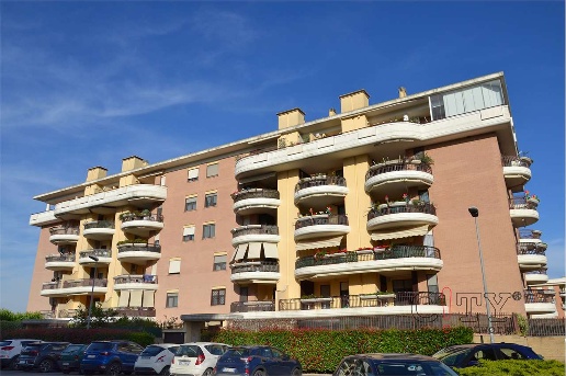 appartamento in vendita a Pomezia in zona Colli di Enea
