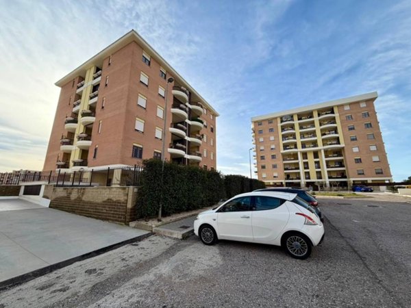 appartamento in vendita a Pomezia in zona Macchiozza