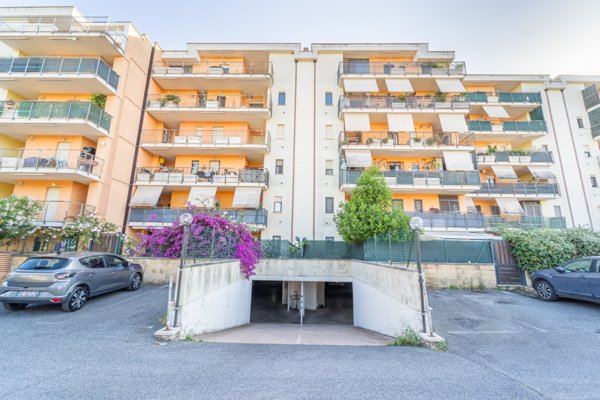 appartamento in vendita a Pomezia in zona Santa Palomba