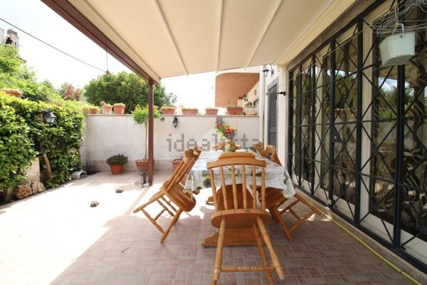 casa indipendente in vendita a Pomezia in zona Torvaianica