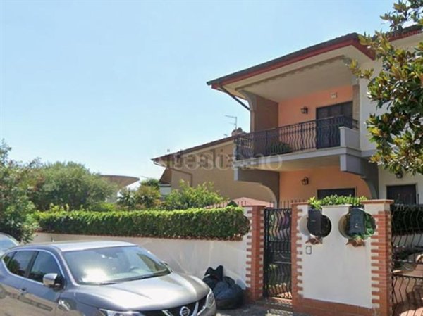 casa indipendente in vendita a Pomezia in zona Torvaianica
