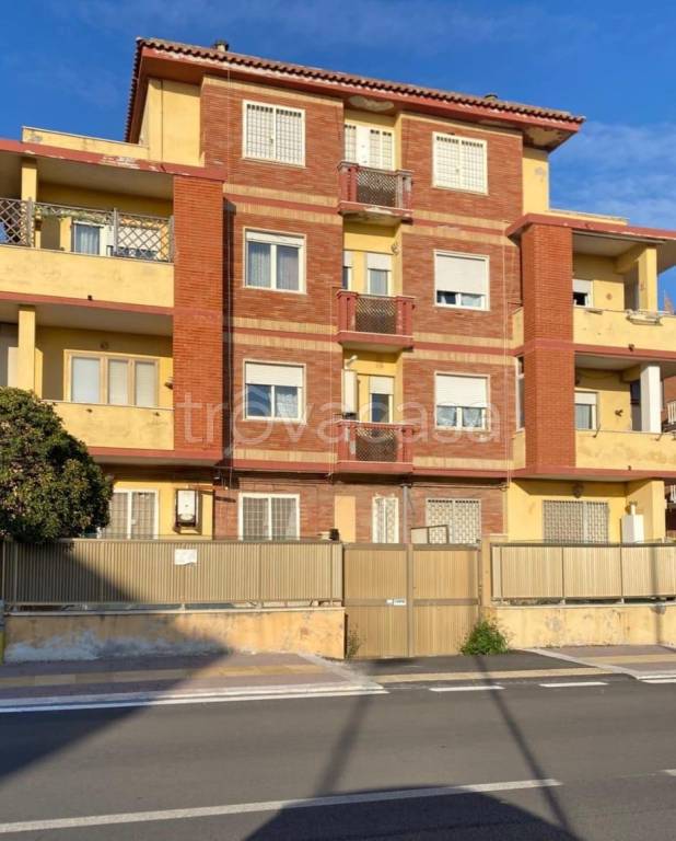 appartamento in vendita a Pomezia in zona Torvaianica
