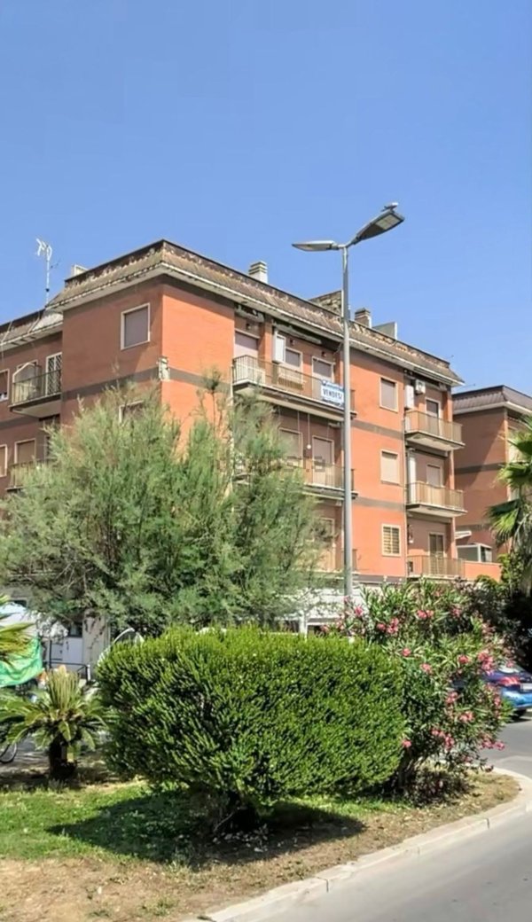appartamento in vendita a Pomezia in zona Torvaianica