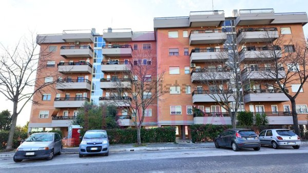 appartamento in vendita a Pomezia in zona Colli di Enea
