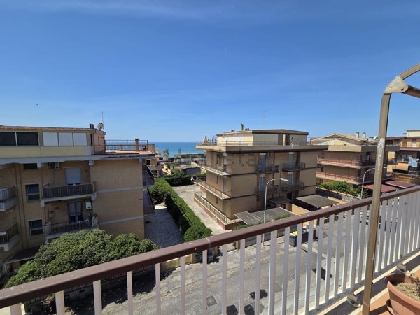 appartamento in vendita a Pomezia in zona Torvaianica