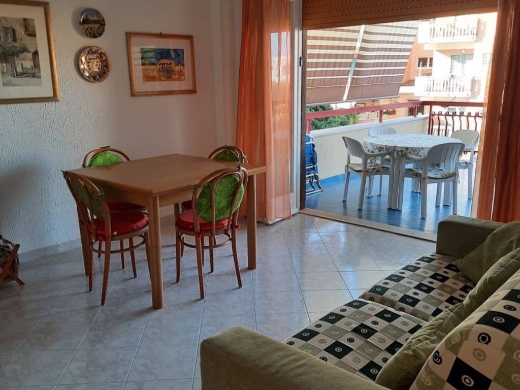 appartamento in vendita a Pomezia in zona Torvaianica