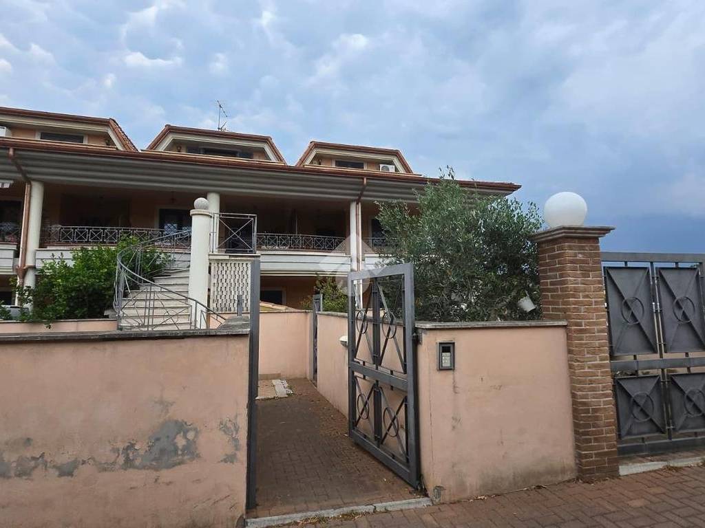 casa indipendente in vendita a Pomezia