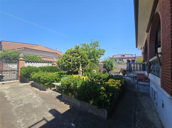 casa indipendente in vendita a Pomezia in zona Campo Selva
