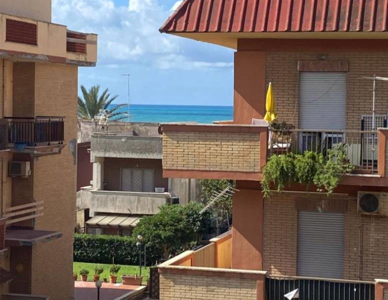 appartamento in vendita a Pomezia in zona Torvaianica