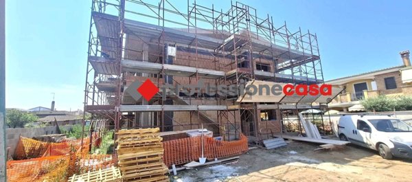 appartamento in vendita a Pomezia in zona Torvaianica Alta