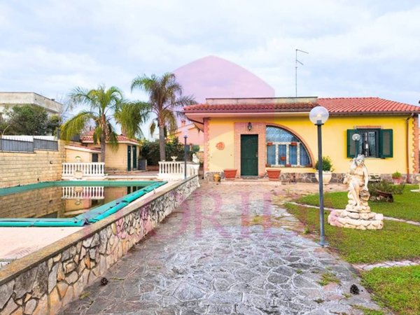 casa indipendente in vendita a Pomezia