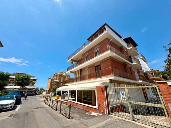 appartamento in vendita a Pomezia in zona Torvaianica