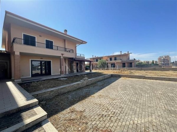 casa indipendente in vendita a Pomezia