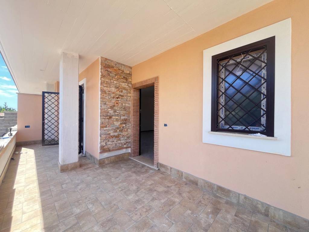 casa indipendente in vendita a Pomezia in zona Torvaianica Alta