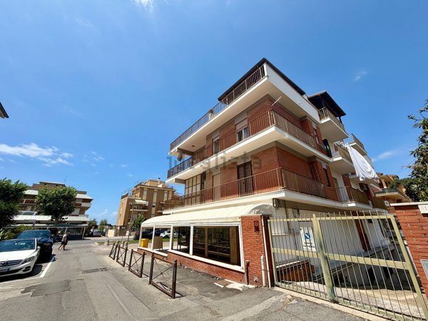 appartamento in vendita a Pomezia in zona Torvaianica