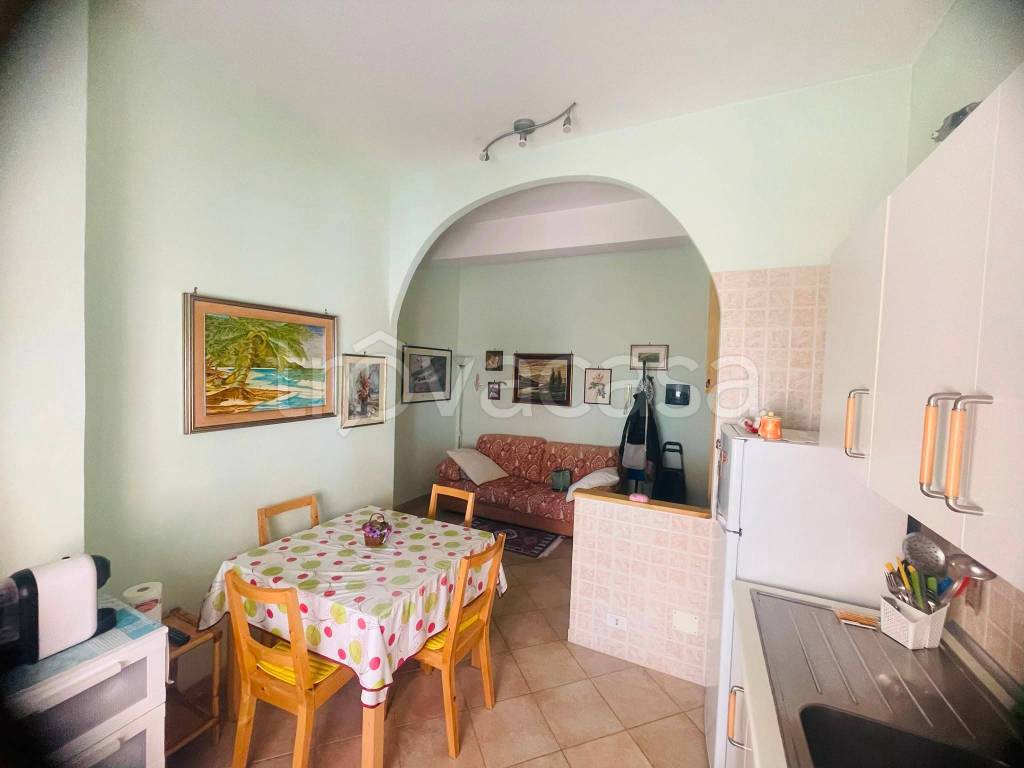 appartamento in vendita a Pomezia in zona Torvaianica