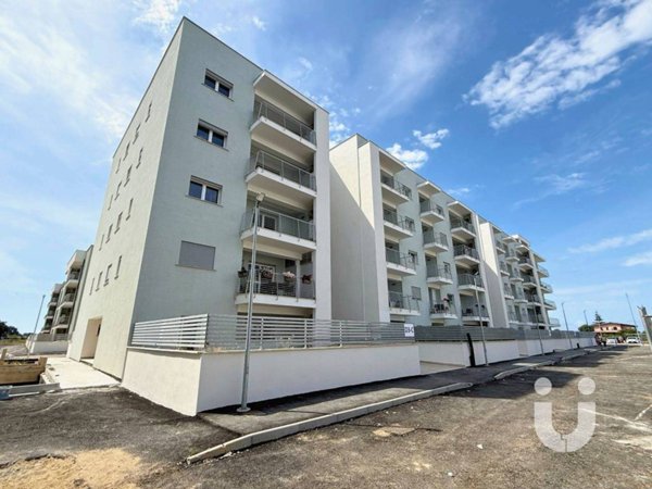 appartamento in vendita a Pomezia in zona Pratica di Mare