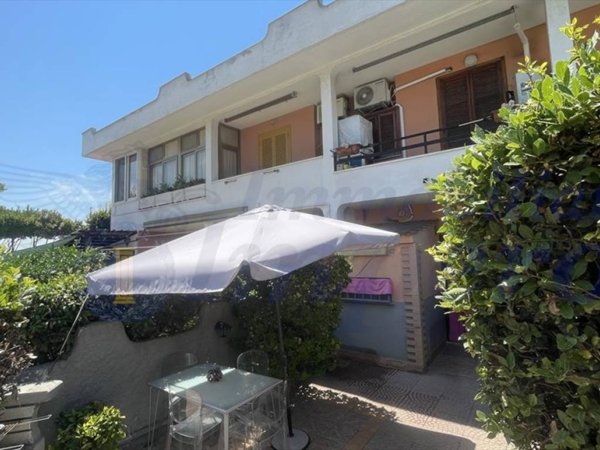 casa indipendente in vendita a Pomezia in zona Campo Selva
