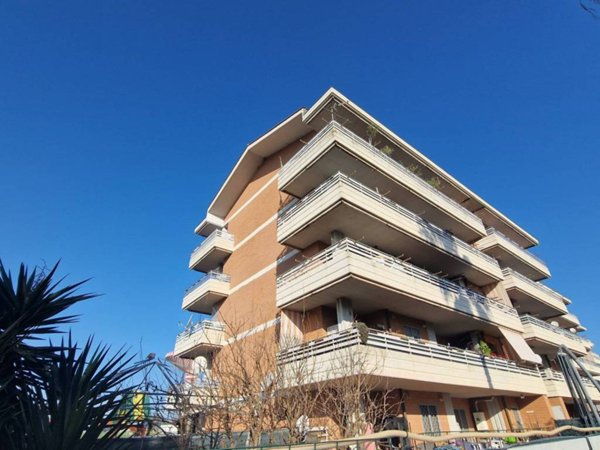 appartamento in vendita a Pomezia in zona Santa Palomba