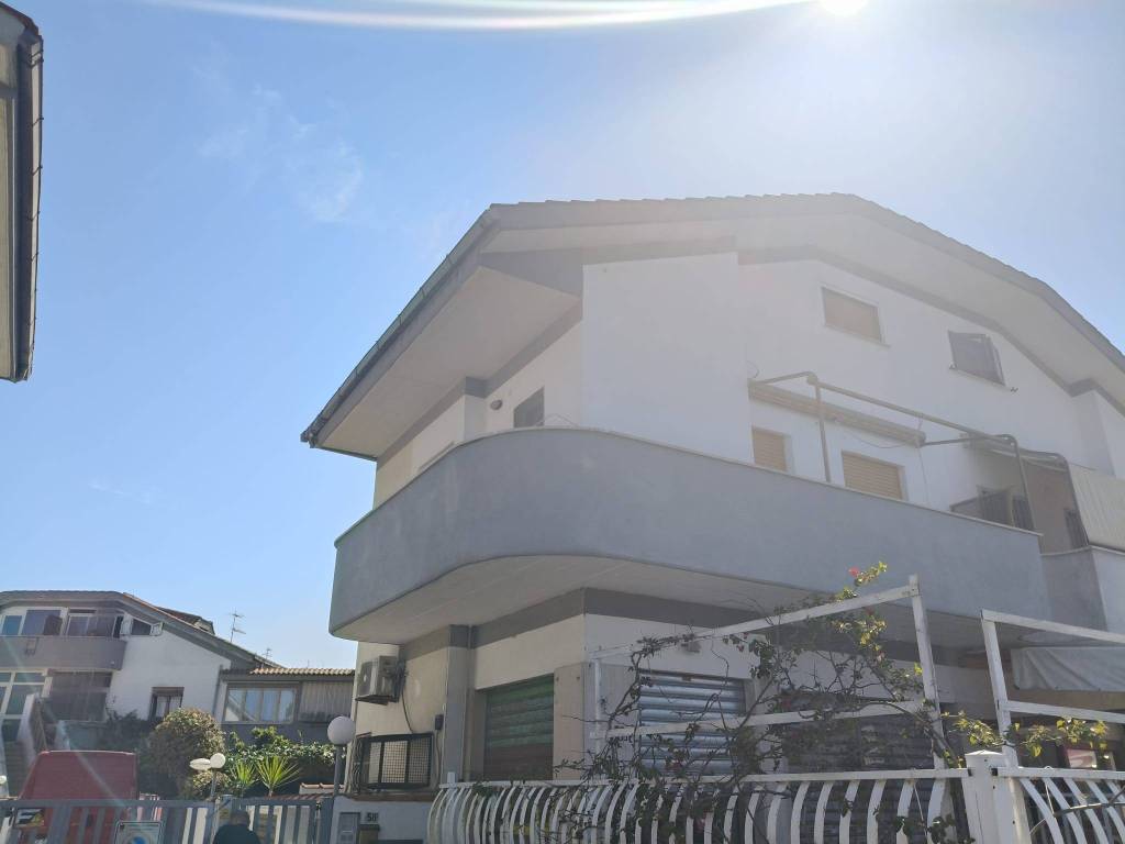 casa indipendente in vendita a Pomezia