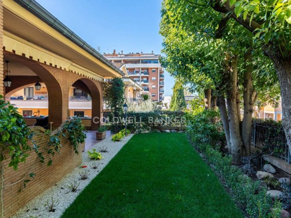 casa indipendente in vendita a Pomezia