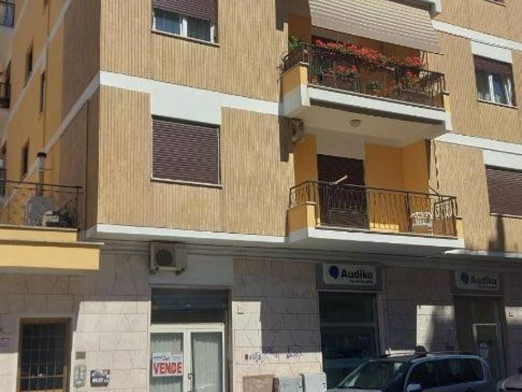 negozio in vendita a Pomezia