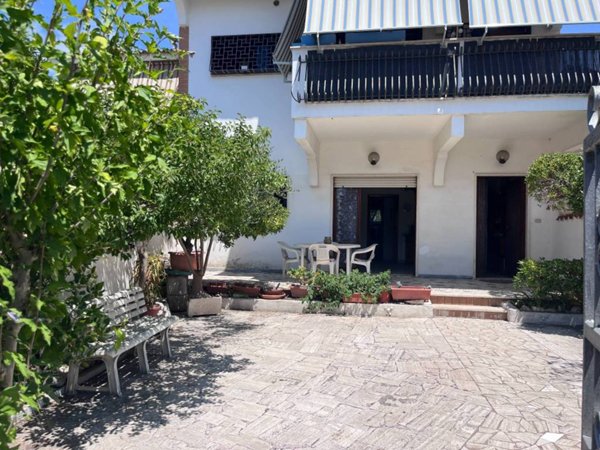 appartamento in vendita a Pomezia in zona Torvaianica