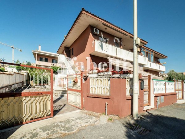 casa indipendente in vendita a Pomezia in zona Torvaianica
