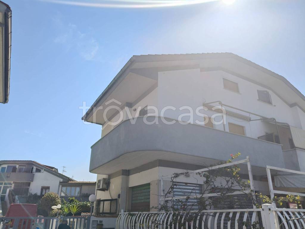 casa indipendente in vendita a Pomezia