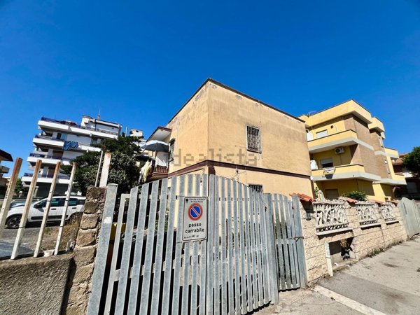 appartamento in vendita a Pomezia in zona Torvaianica