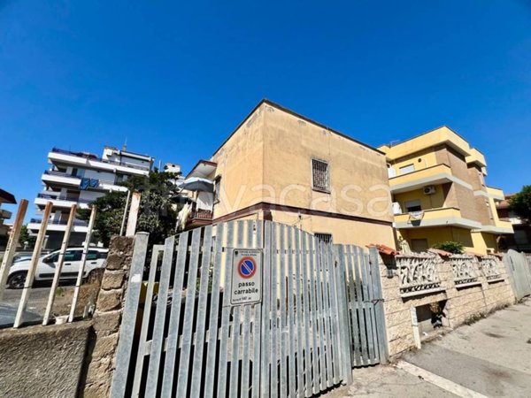 appartamento in vendita a Pomezia in zona Torvaianica