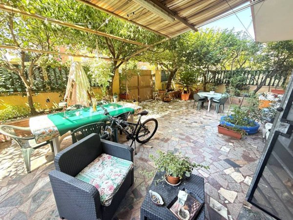 appartamento in vendita a Pomezia in zona Torvaianica