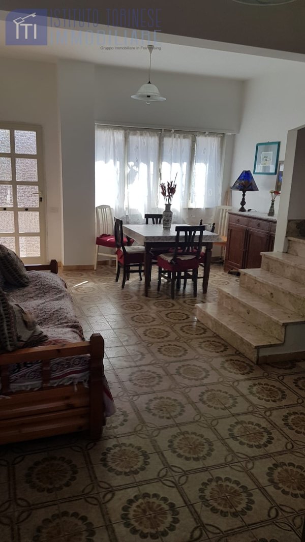 villa in vendita a Pomezia in zona Torvaianica