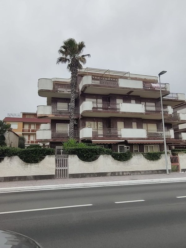 appartamento in vendita a Pomezia in zona Torvaianica