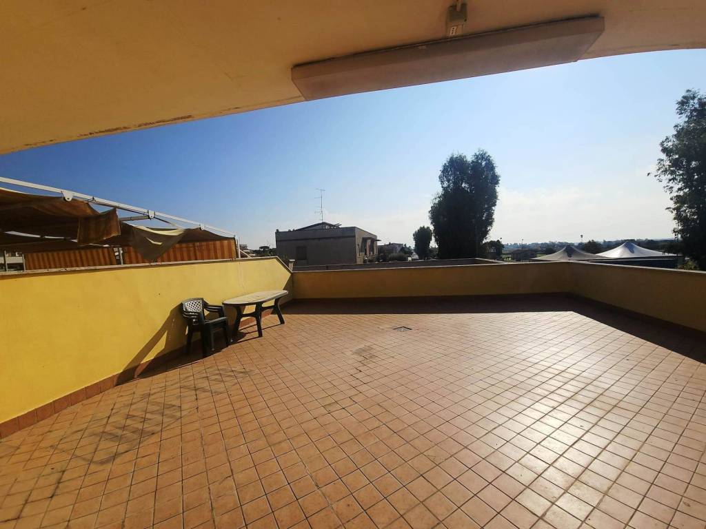 appartamento in vendita a Pomezia in zona Torvaianica Alta