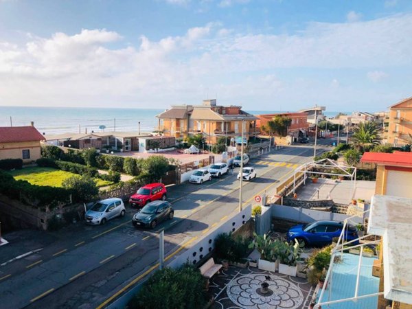 appartamento in vendita a Pomezia in zona Torvaianica
