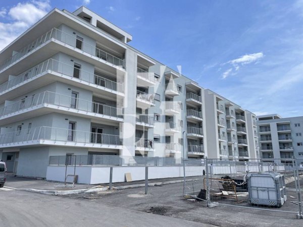 appartamento in vendita a Pomezia in zona Pratica di Mare