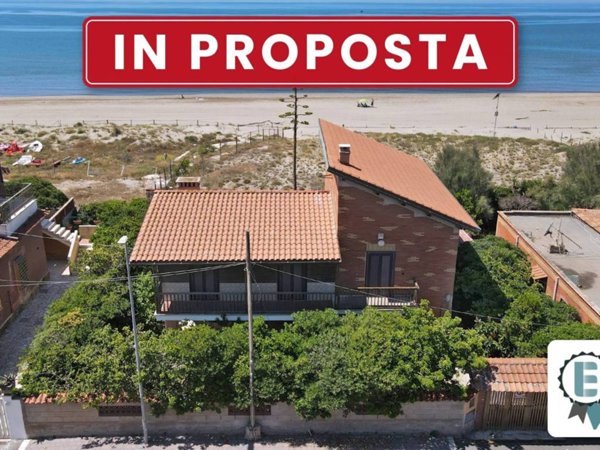 casa indipendente in vendita a Pomezia in zona Torvaianica