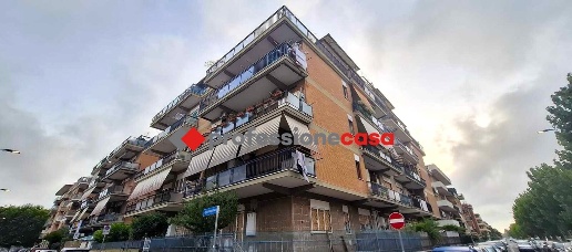 appartamento in vendita a Pomezia in zona Torvaianica