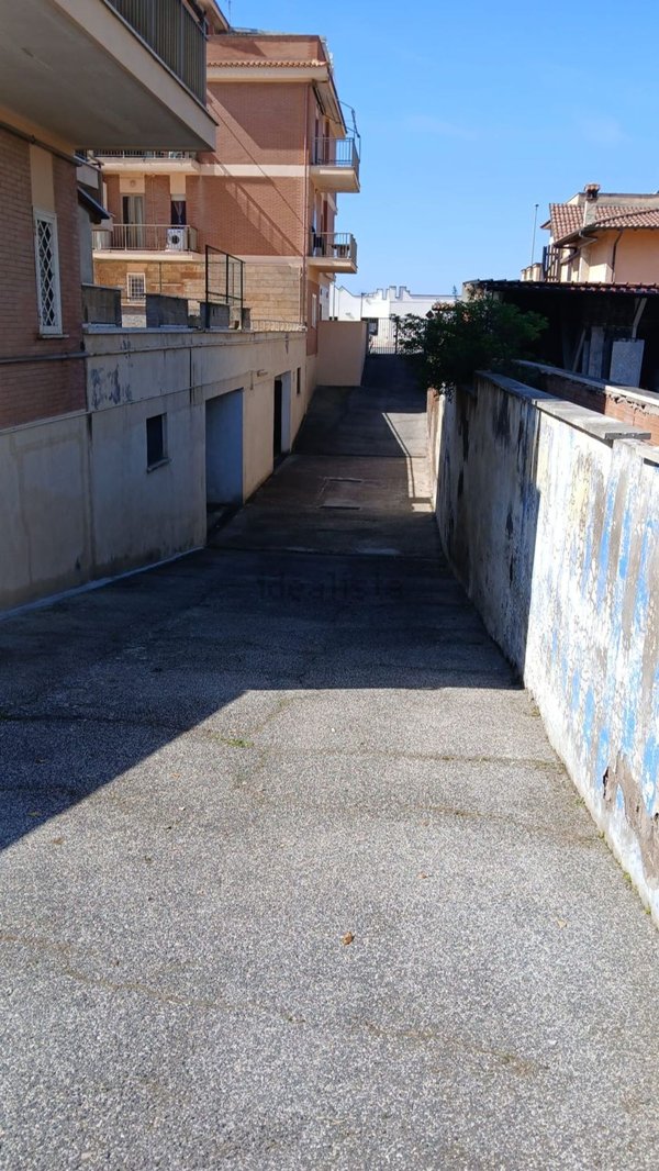 casa indipendente in vendita a Pomezia in zona Torvaianica