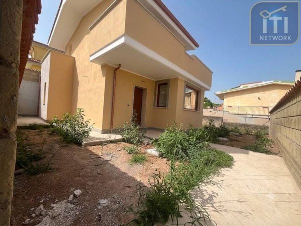casa indipendente in vendita a Pomezia in zona Campo Jemini