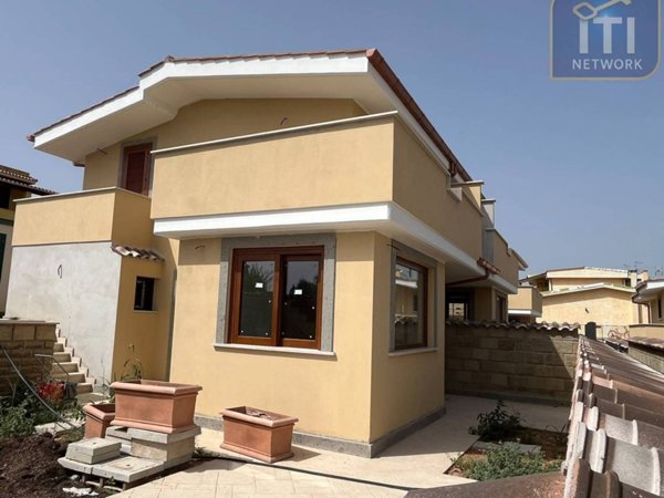 casa indipendente in vendita a Pomezia in zona Campo Jemini