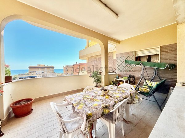 appartamento in vendita a Pomezia in zona Torvaianica