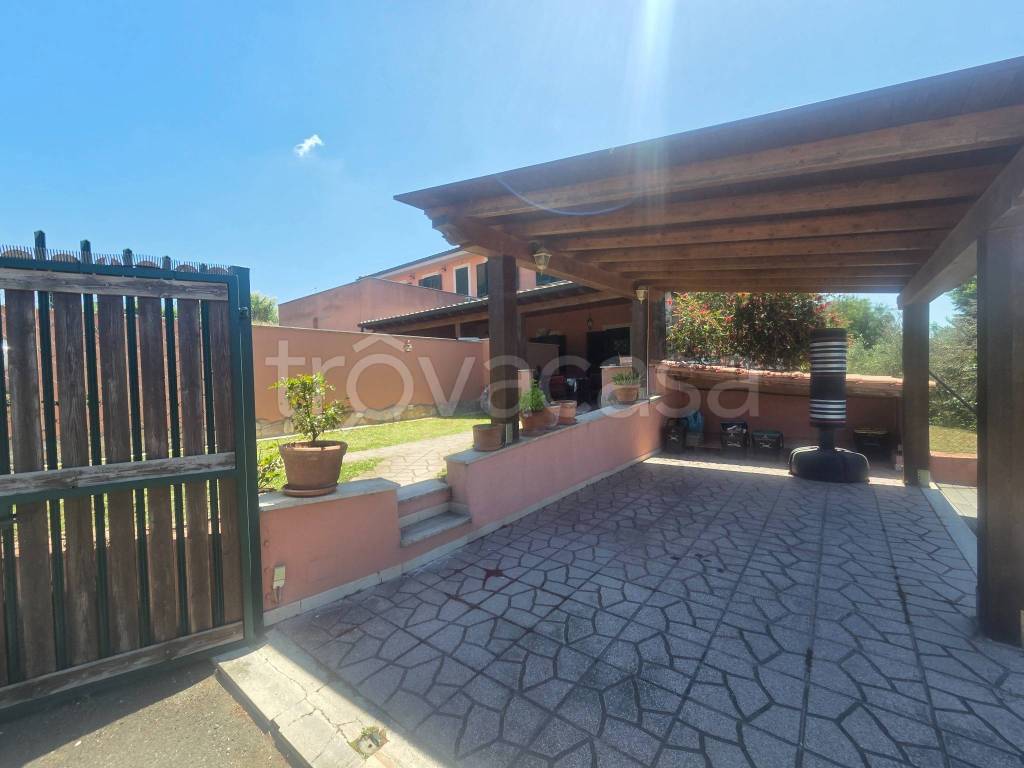 appartamento in vendita a Pomezia in zona Santa Procula
