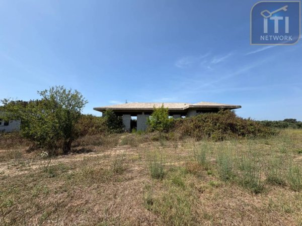 casa indipendente in vendita a Pomezia in zona Pratica di Mare